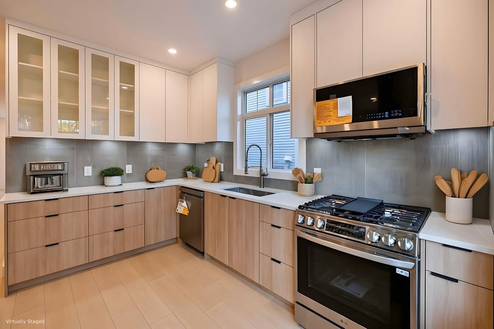 4 Beds 3 Baths Townhouse
