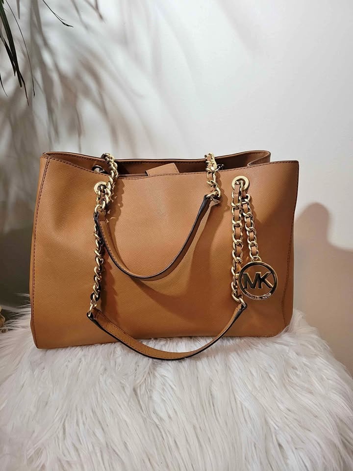 Michael Kors Jet Set Travel Large Chain Shoulder Tote