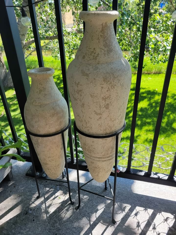 2 Large Decorative Vases - photo 2