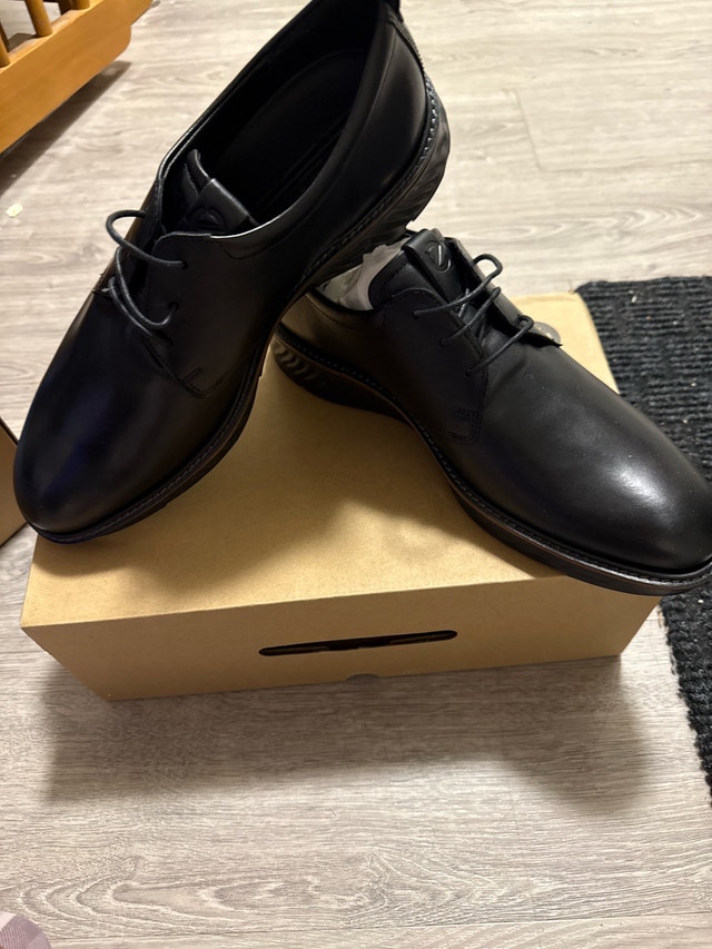 Mens dress shoes size 44/10.5