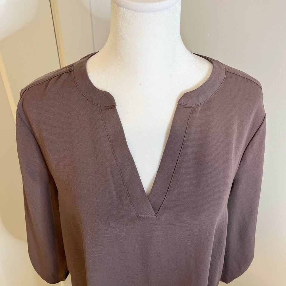 MAURICES V-neck Mauve Women’s Top - Size S - photo 4