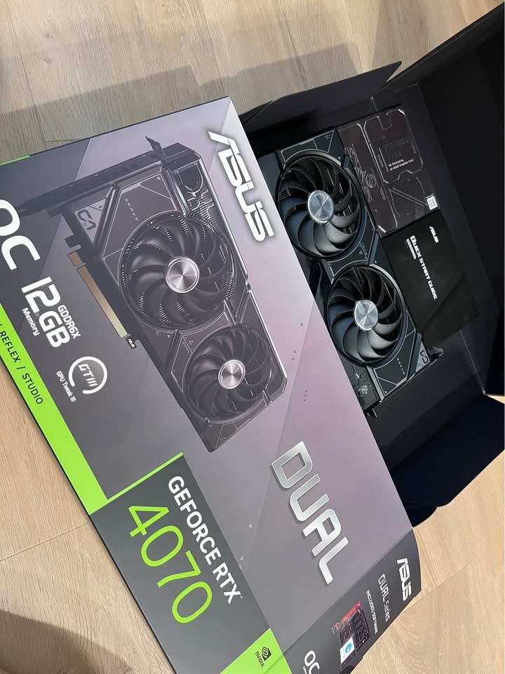 ASUS Dual GeForce RTX 4070 OC 12GB GDDR6X - Like New - photo 2