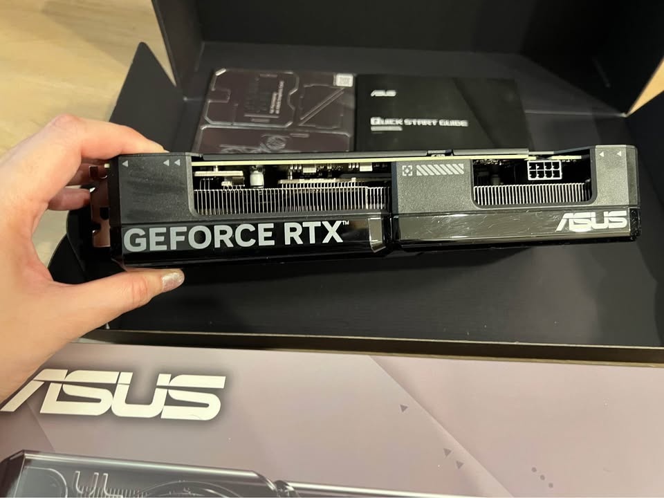 ASUS Dual GeForce RTX 4070 OC 12GB GDDR6X - Like New - photo 4