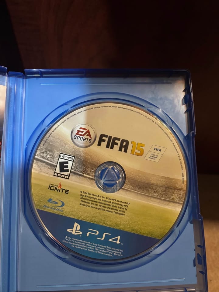 FIFA 15 PS4 Disc Version - photo 2