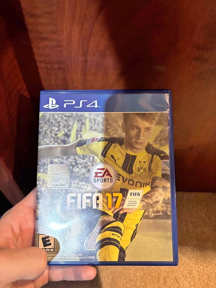 FIFA 17 PS4 Game (Disc)