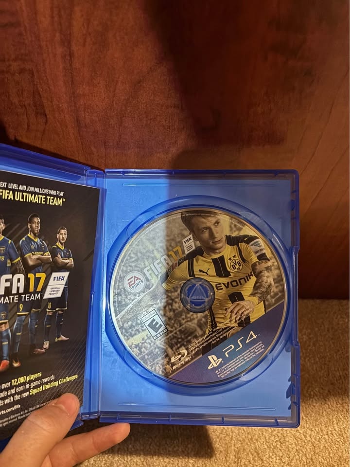 FIFA 17 PS4 Game (Disc) - photo 2