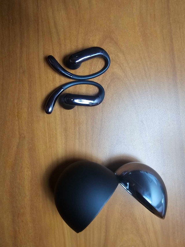 Q26 Headphones