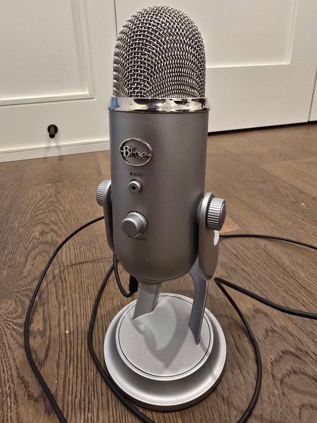 Blue Yeti USB Microphone for Podcast, Streaming, Calls