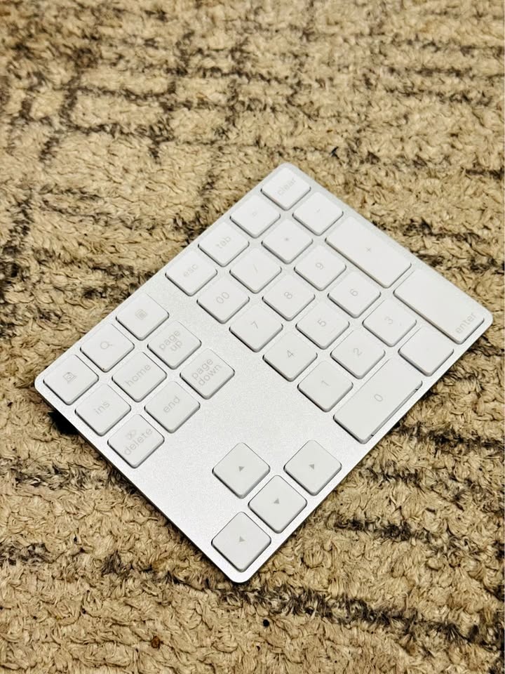 Slim Numeric Keypad Keyboard (Silver/White)