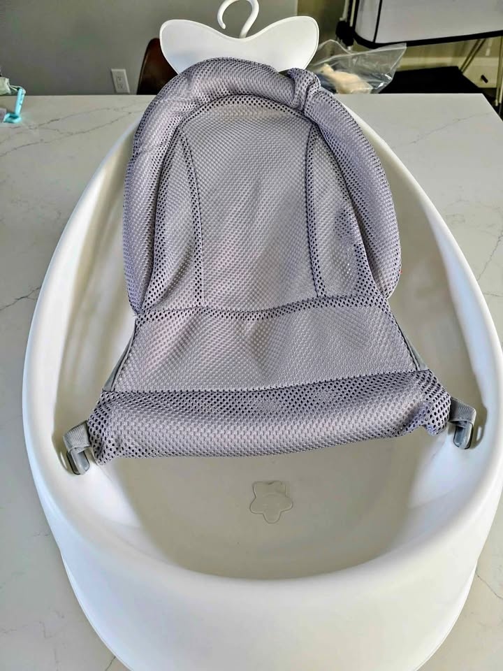 Skip Hop Baby Bathtub with Newborn Sling – Clean, Excellent Cond