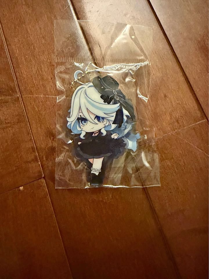 Furina Acrylic Keychain and Mini Standee