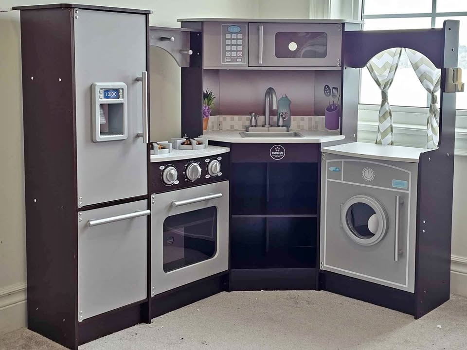 KidKraft Realistic Toy Kitchen
