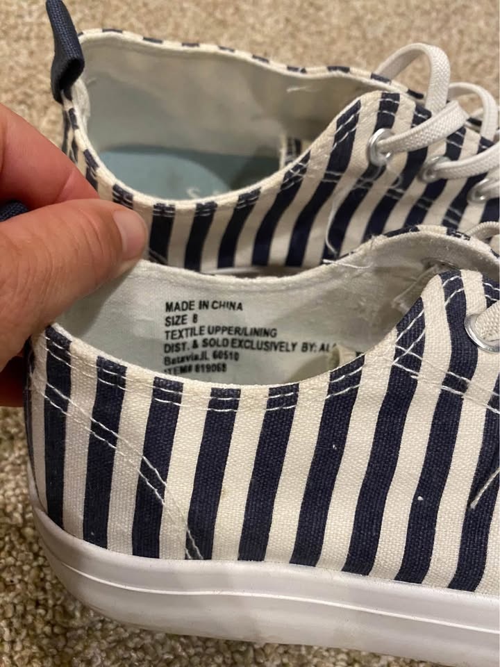 Women’s Size 8 Navy & White Fashion Sneakers $7 - photo 2