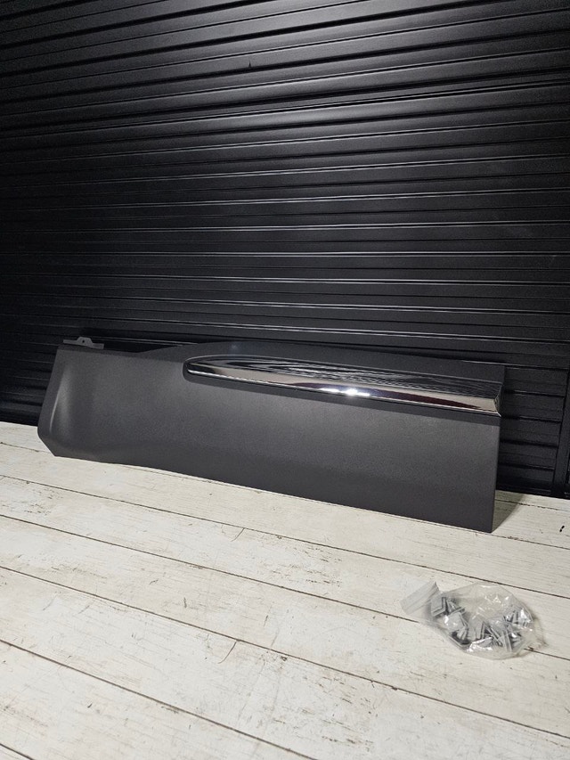 Rear Right Door Lower Molding Trim - Ford Explorer