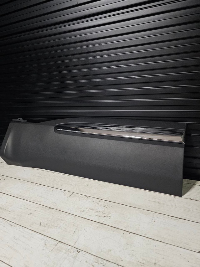 Rear Right Door Lower Molding Trim - Ford Explorer - photo 2