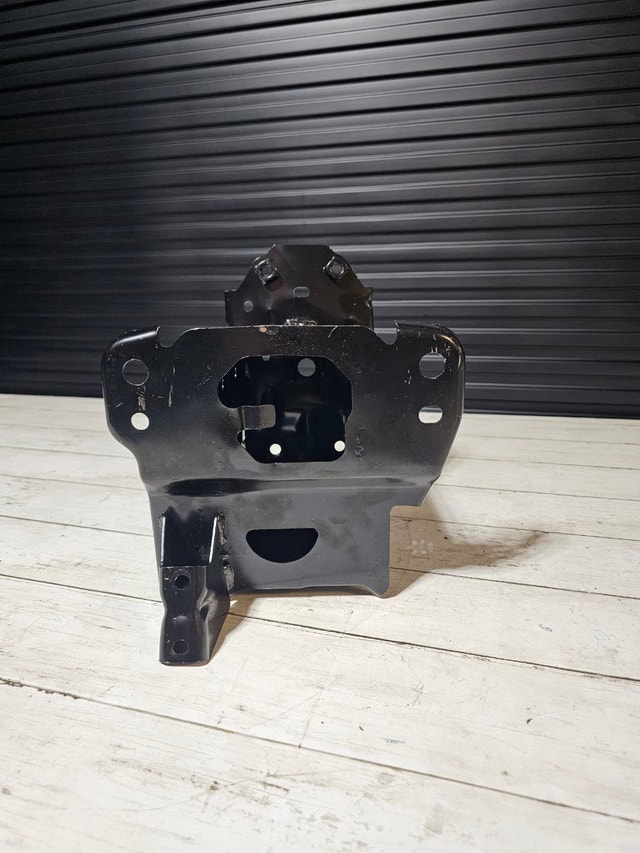 Bumper Mounting Reinforce Left Replacement Toyota Corolla 2019 - photo 4