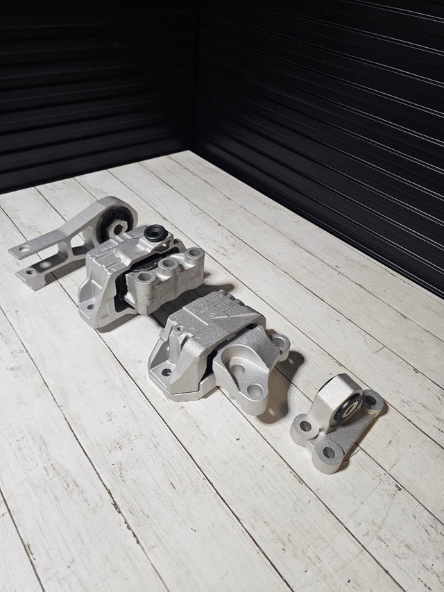 Engine Motor Transmission Mount for Jeep Renegade (2015-18)
