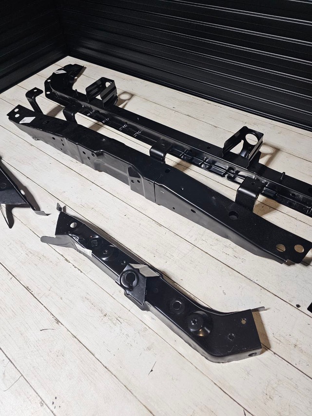 Front Radiator Core Support Bracket Center Nissan Rogue 2014-202