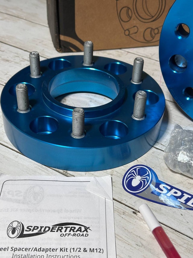 Spidertrax Wheel Spacers - 2pcs Blue 6x5.5 1.25" Ford Bronco/Ran - photo 4