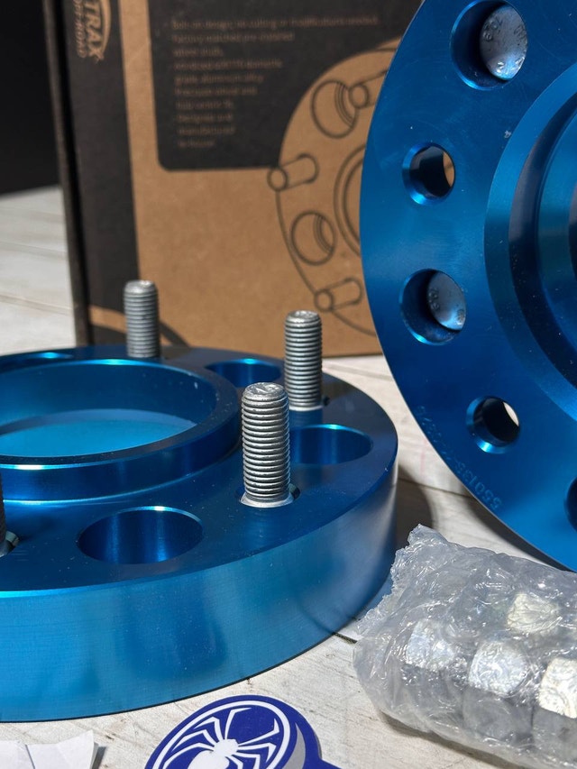 Spidertrax Wheel Spacers - 2pcs Blue 6x5.5 1.25" Ford Bronco/Ran - photo 5