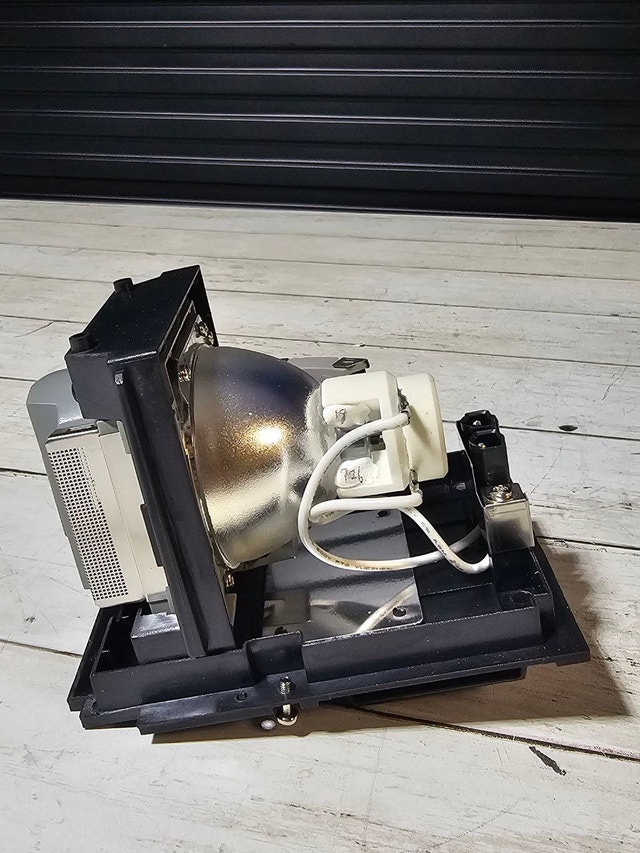 Replacement Bulb for SP-LAM-056 Projectors - photo 2