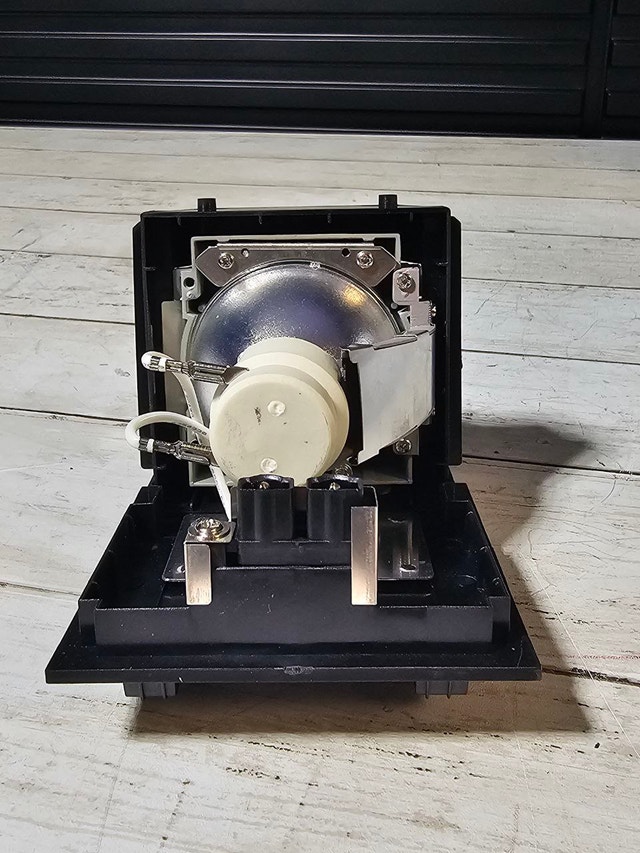 Replacement Bulb for SP-LAM-056 Projectors - photo 4