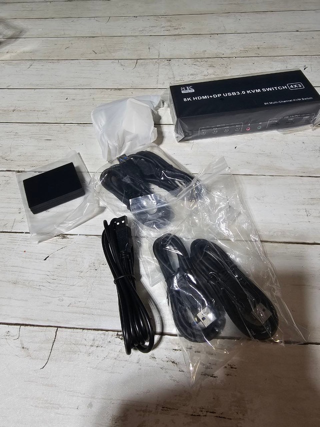 8K 60Hz KVM Switch - 4 Computers, 3 Monitors (2 DP + 1 HDMI) - photo 2