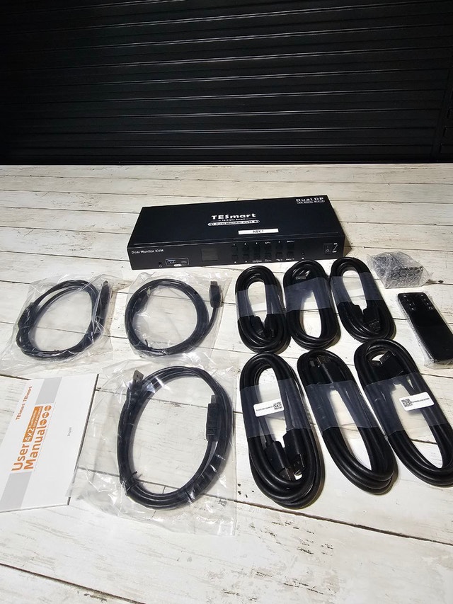 TESmart 4K@60Hz DisplayPort KVM Switch - 4 Computers, 2 Monitors