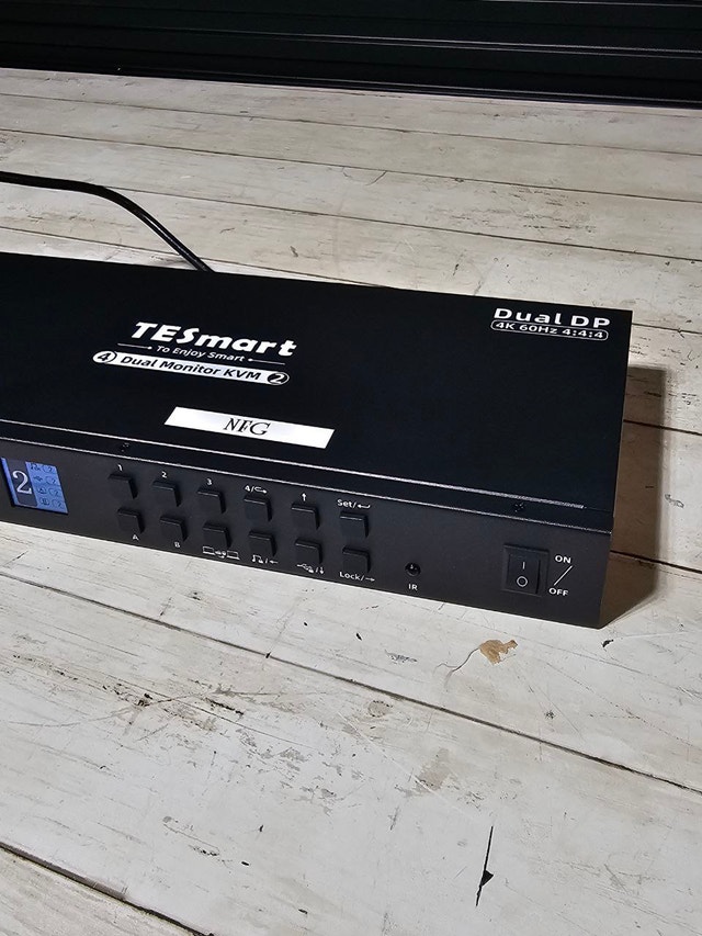 TESmart 4K@60Hz DisplayPort KVM Switch - 4 Computers, 2 Monitors - photo 3