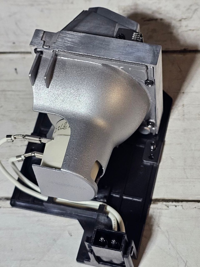 Sanyo Projector Lamp & Housing (POA-LMP138) - photo 5