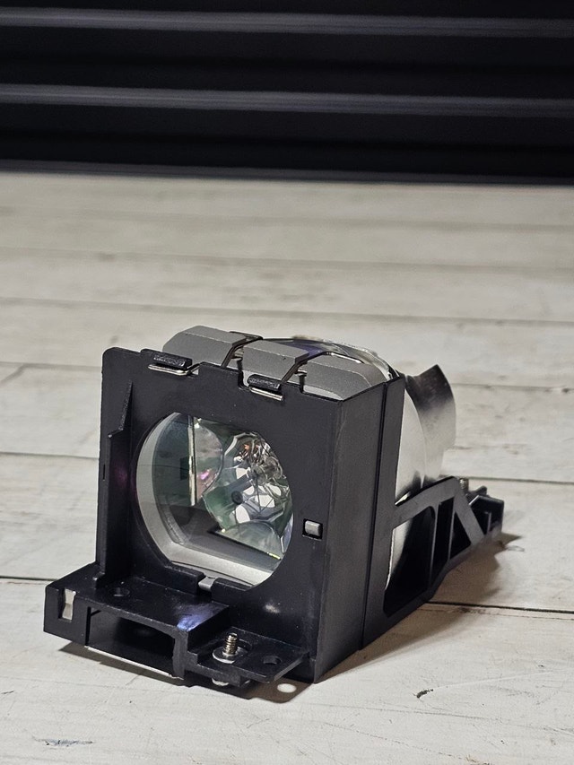 TLPLV3 Projector Lamp with Housing Compatible with Toshiba - photo 4