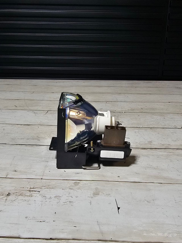 Projector Lamp VLT-X300LP Replacement - photo 3