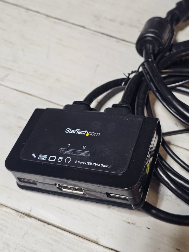 StarTech.com 2 Port USB HDMI KVM Switch