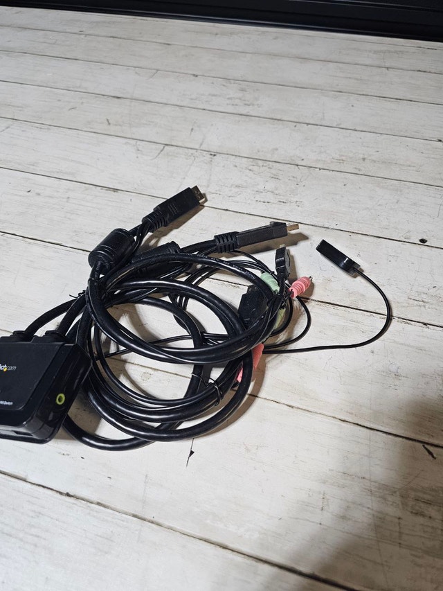 StarTech.com 2 Port USB HDMI KVM Switch - photo 3