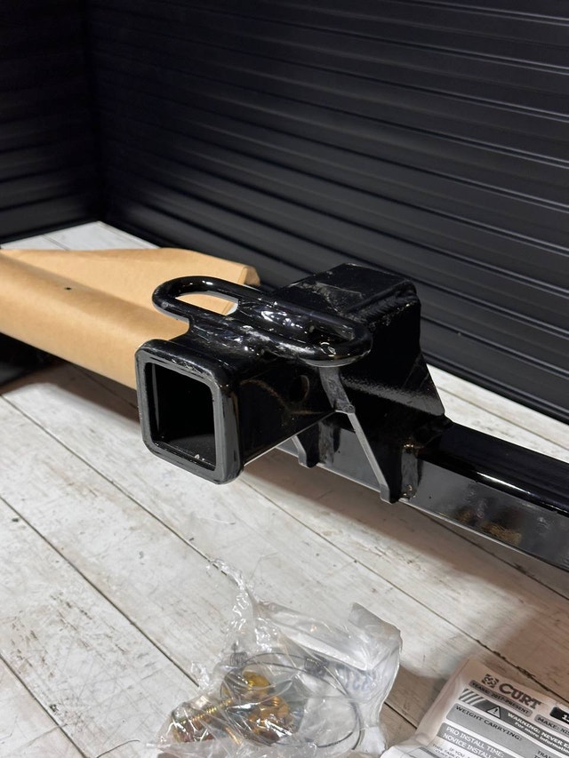 CURT Manufacturing 13377 Trailer Hitch for Nissan Qashqai - photo 2
