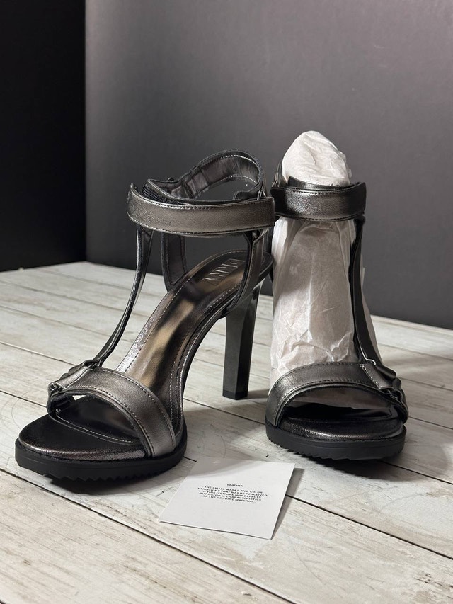DKNY Women's Open Toe Sandals