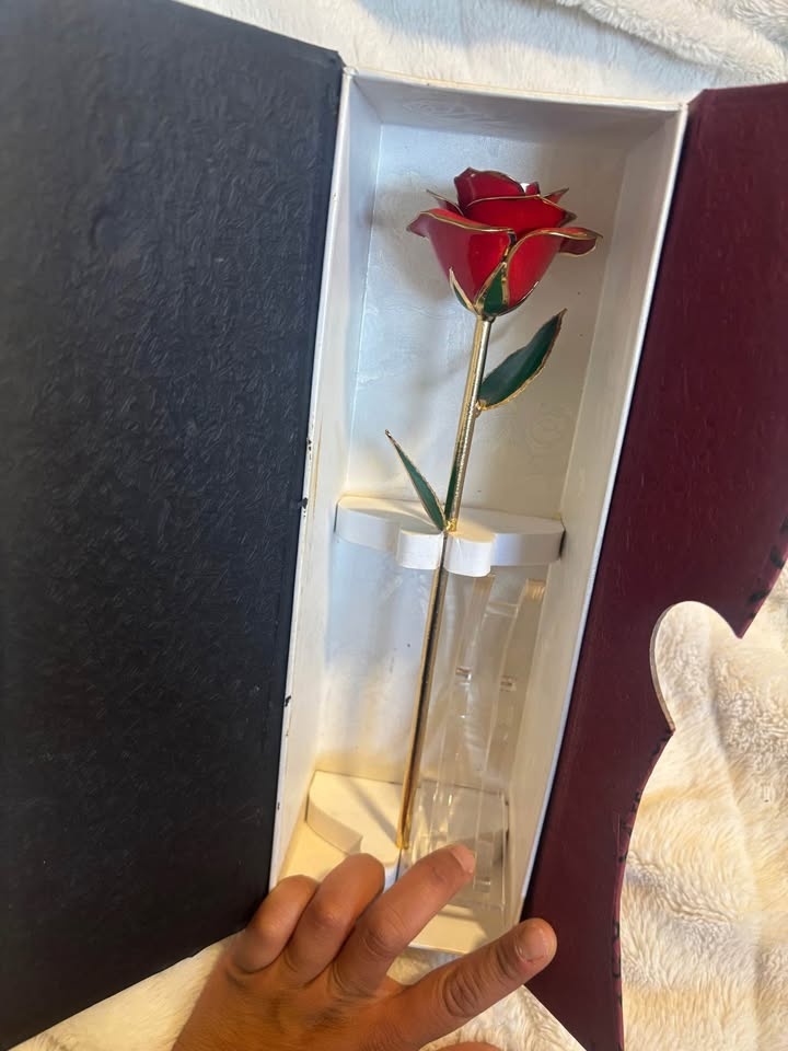 Gold plated rose with stand + box - photo 3