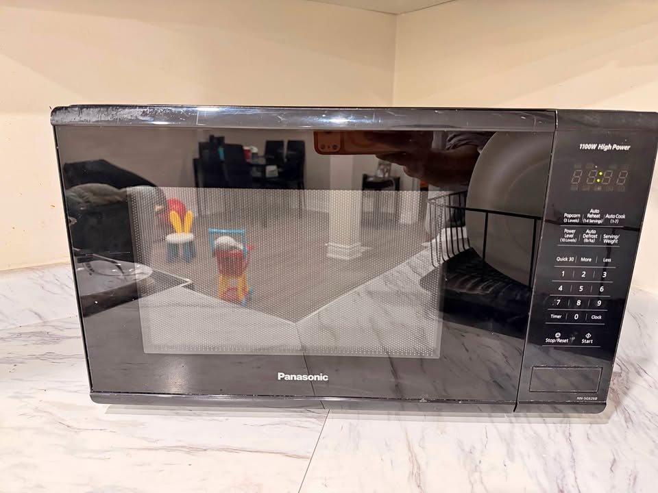 Panasonic NN-SG626B Countertop Microwave