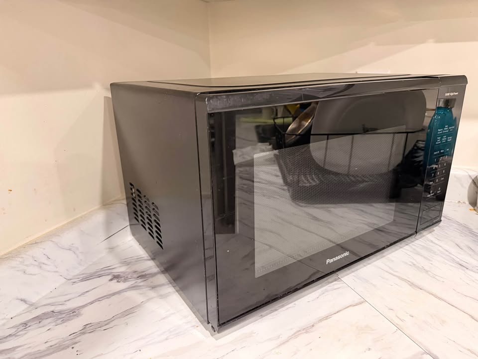 Panasonic NN-SG626B Countertop Microwave - photo 3