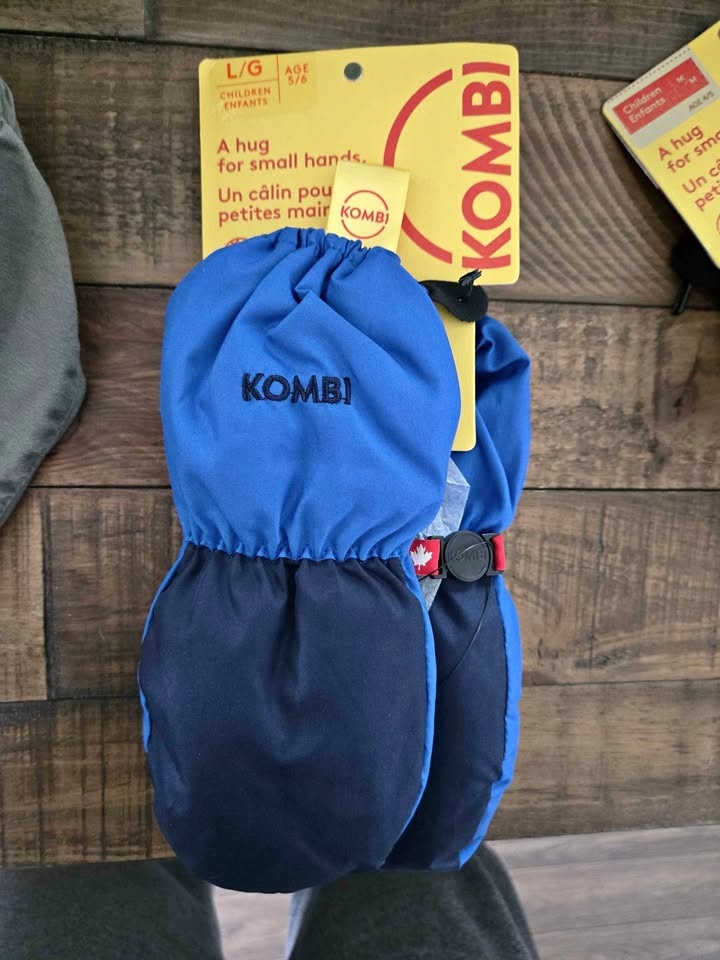 NEW Kombi mittens size large age 5-6