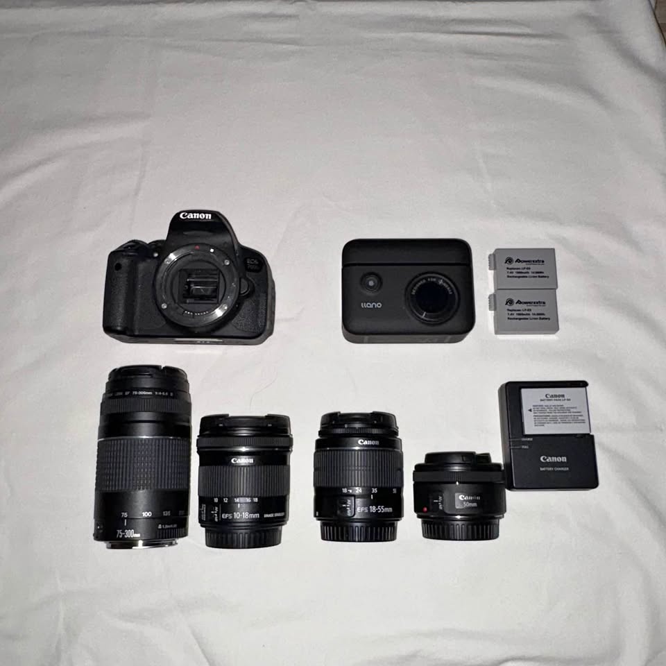 Canon 700D + Attachments & Battery