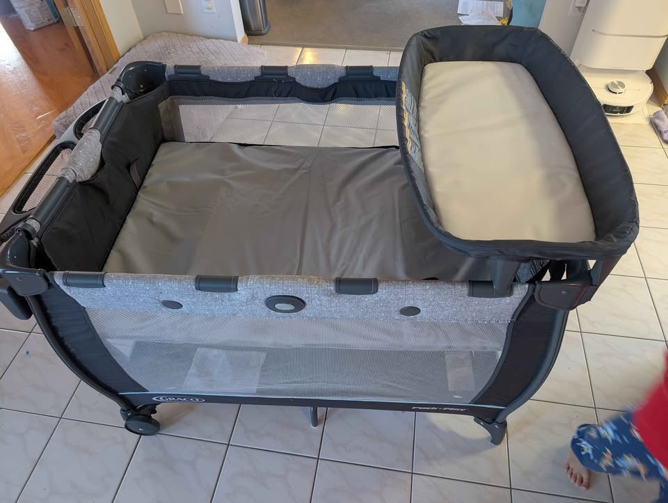 Graco Travel Pack & Play Dome LX Playpen Bassinet Changer - photo 4