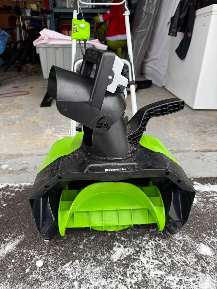 Greenwork 10 Amp Corded Snow Trowel - photo 2