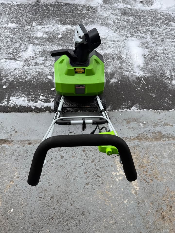 Greenwork 10 Amp Corded Snow Trowel - photo 4