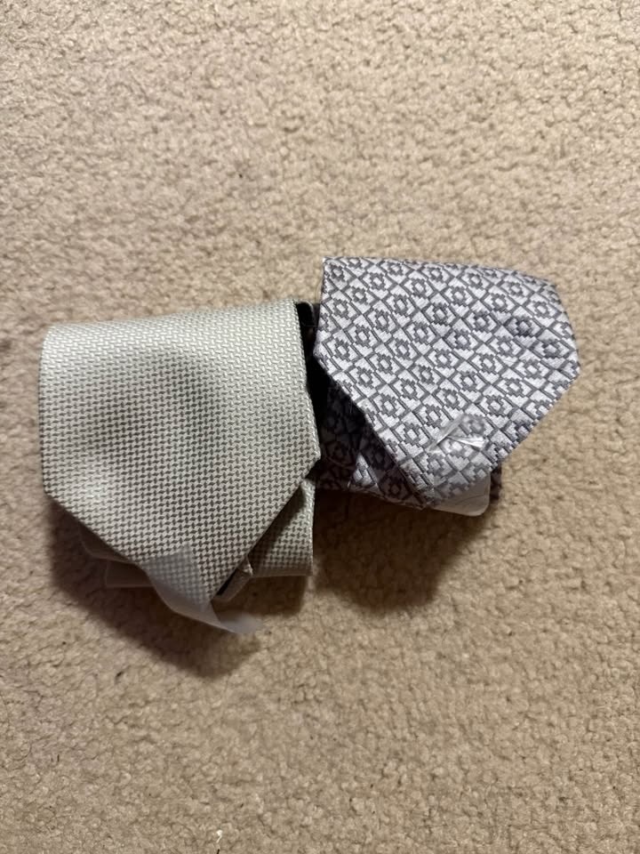 2 Men's Ties, Like New - photo 3