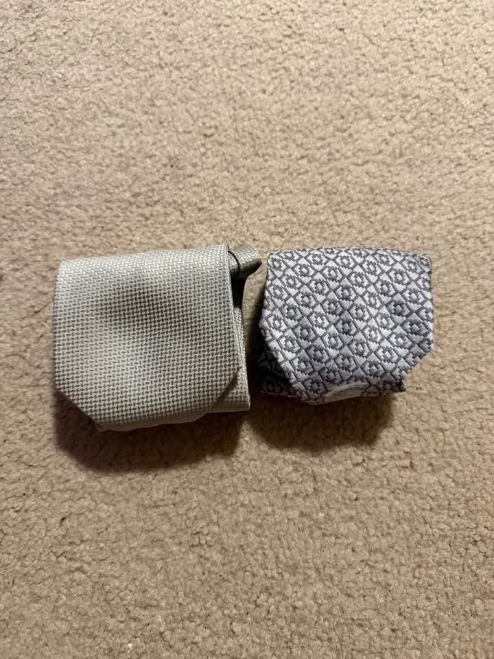 2 Men's Ties, Like New - photo 4