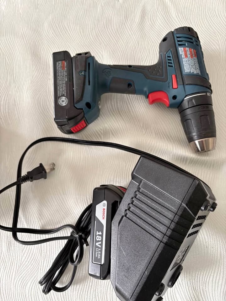 Bosch DDB181-02 18V Compact 1/2 In. Drill/Driver w/ Accessories