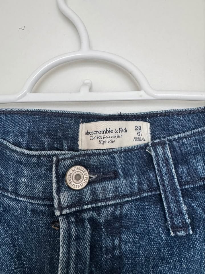 Abercrombie 90s Relaxed Jeans - Size 6 - photo 2