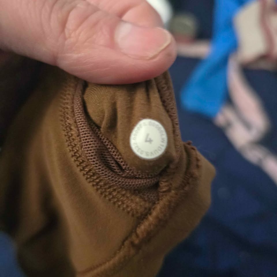 Lululemon top size 4 - photo 3