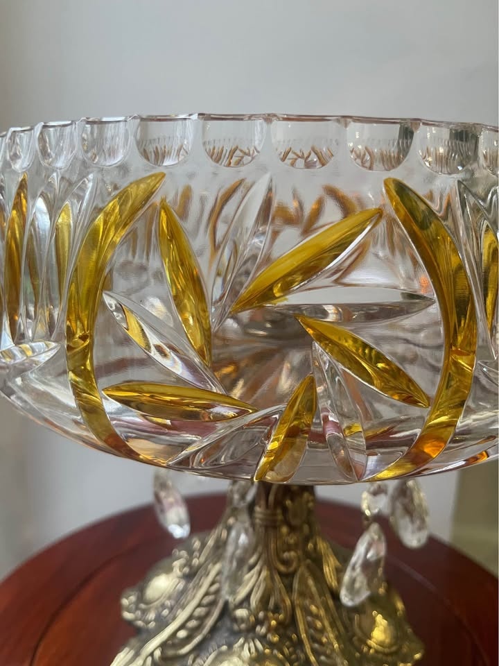 Rare found: Large Crystal Bowl with Gold Accents Ornate Base - photo 3